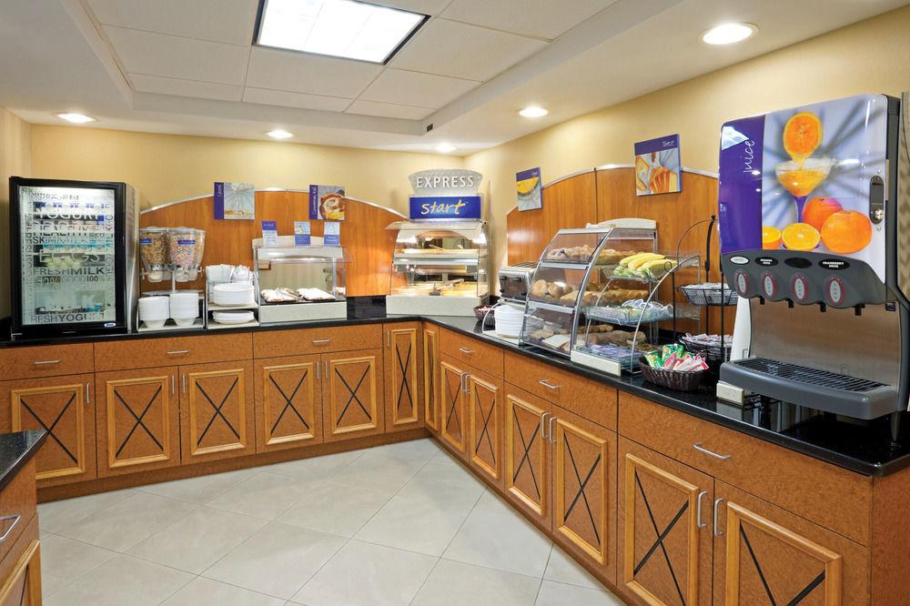 Holiday Inn Express & Suites West Long Branch - Eatontown By Ihg Eksteriør bilde