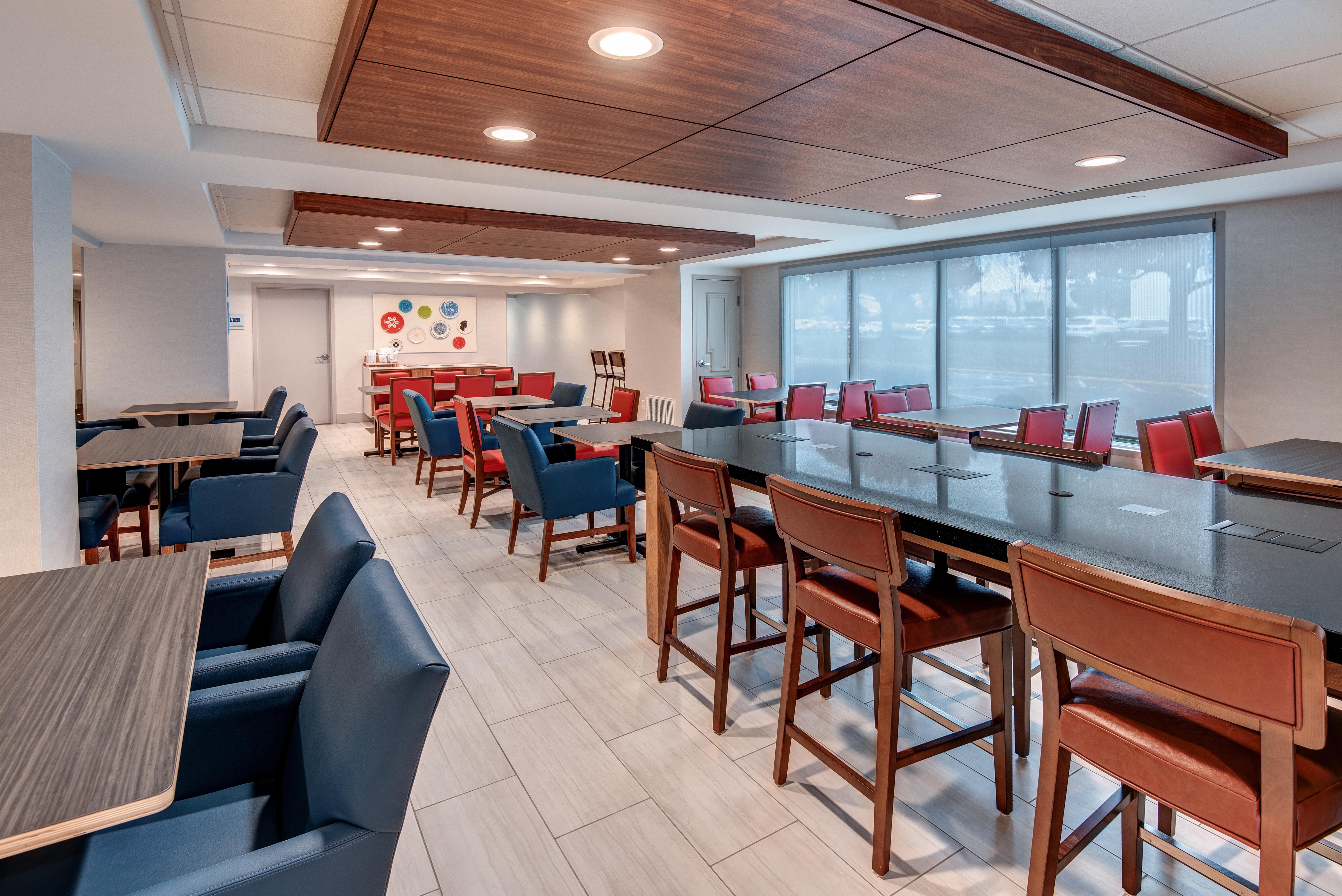 Holiday Inn Express & Suites West Long Branch - Eatontown By Ihg Eksteriør bilde