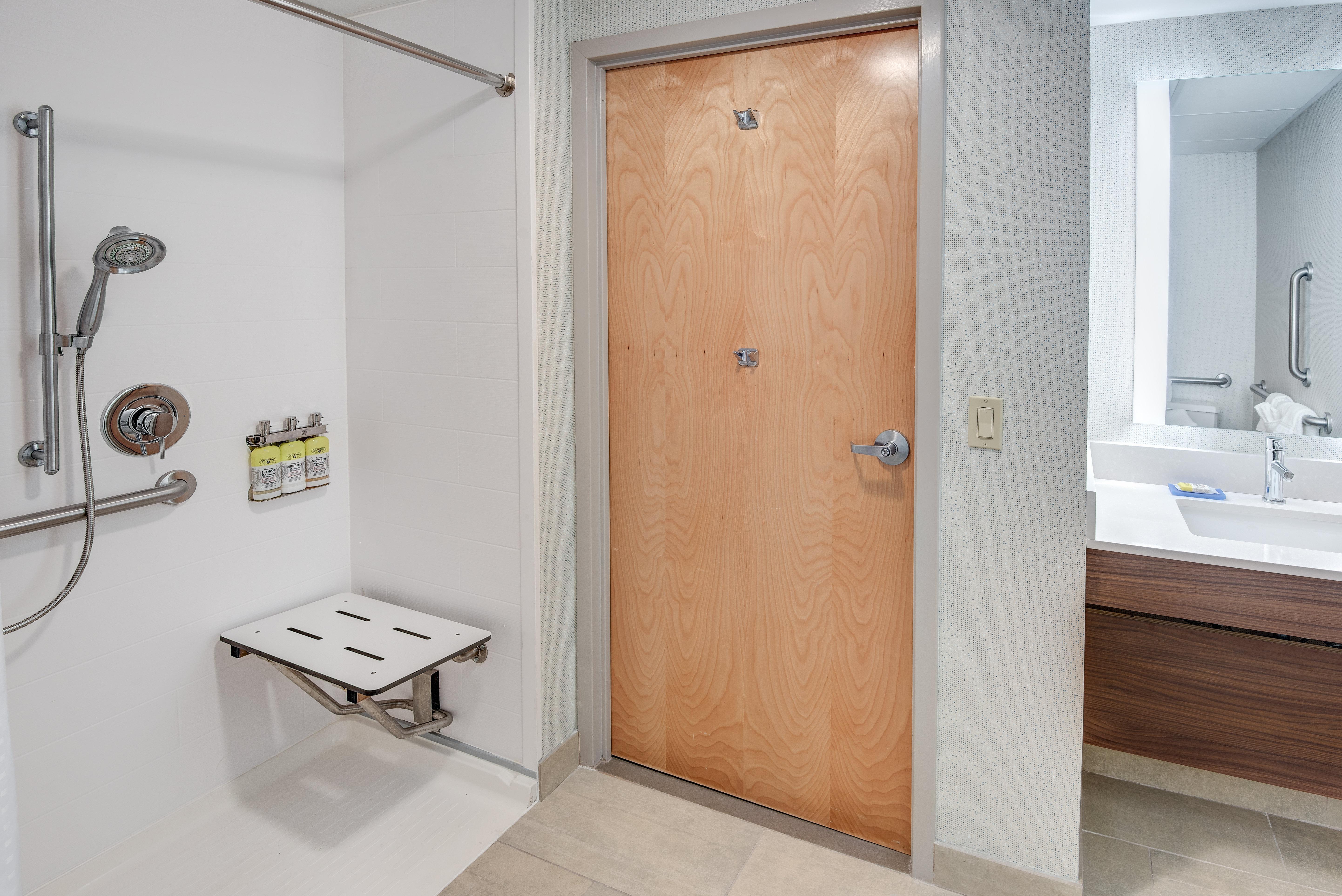 Holiday Inn Express & Suites West Long Branch - Eatontown By Ihg Eksteriør bilde
