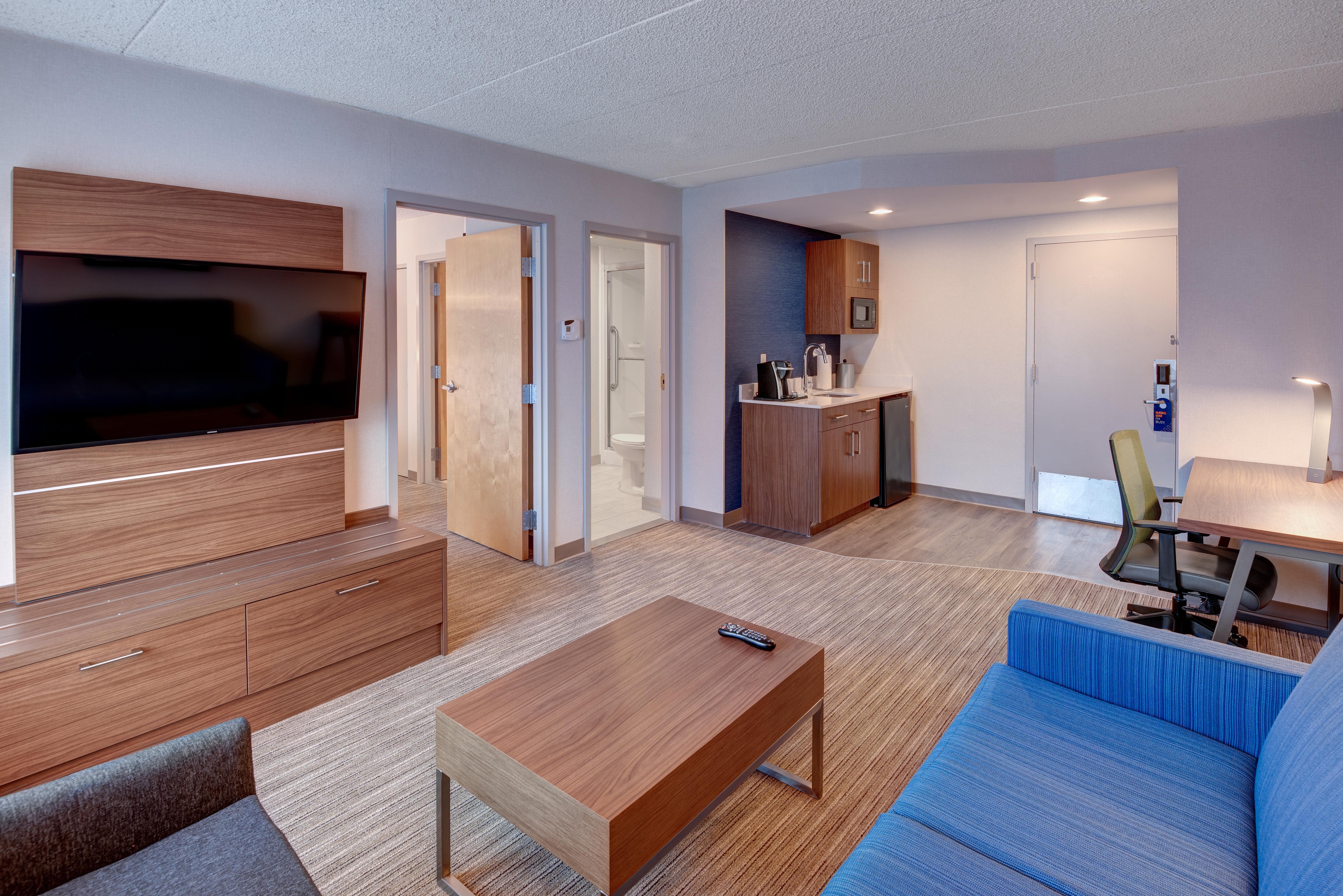 Holiday Inn Express & Suites West Long Branch - Eatontown By Ihg Eksteriør bilde