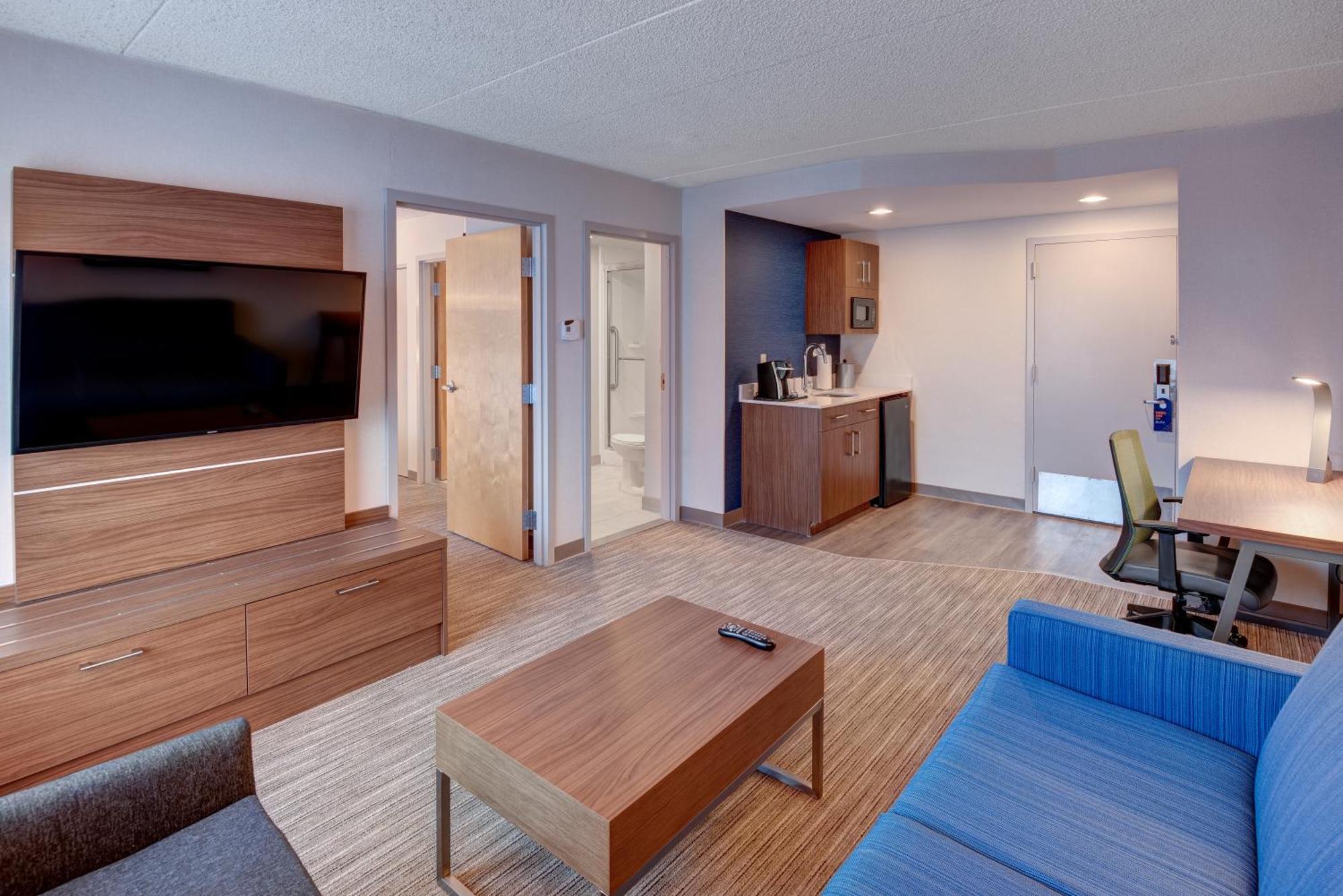 Holiday Inn Express & Suites West Long Branch - Eatontown By Ihg Eksteriør bilde