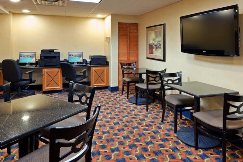 Holiday Inn Express & Suites West Long Branch - Eatontown By Ihg Eksteriør bilde