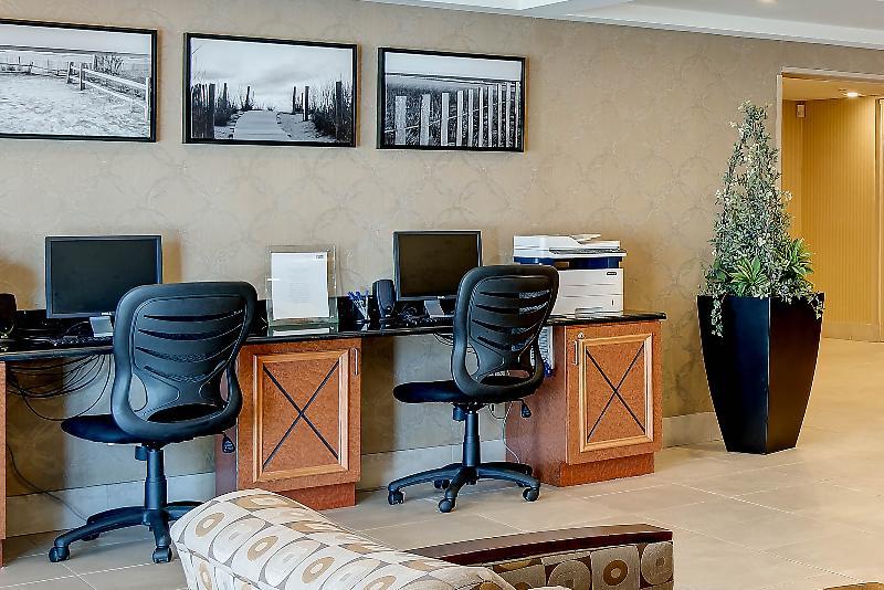 Holiday Inn Express & Suites West Long Branch - Eatontown By Ihg Eksteriør bilde