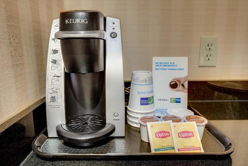 Holiday Inn Express & Suites West Long Branch - Eatontown By Ihg Eksteriør bilde